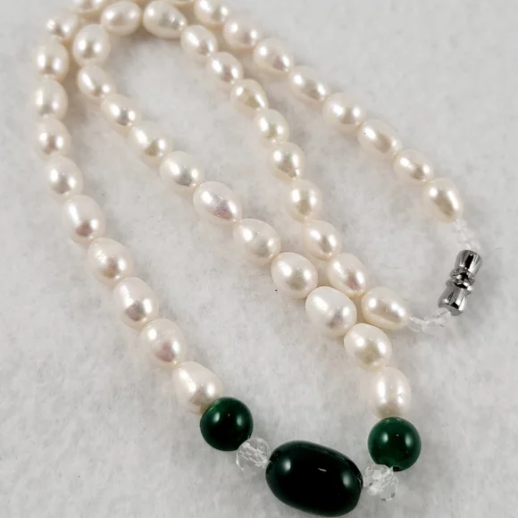 REAL Pearl and Green Agate Necklace - Picture 13 of 15